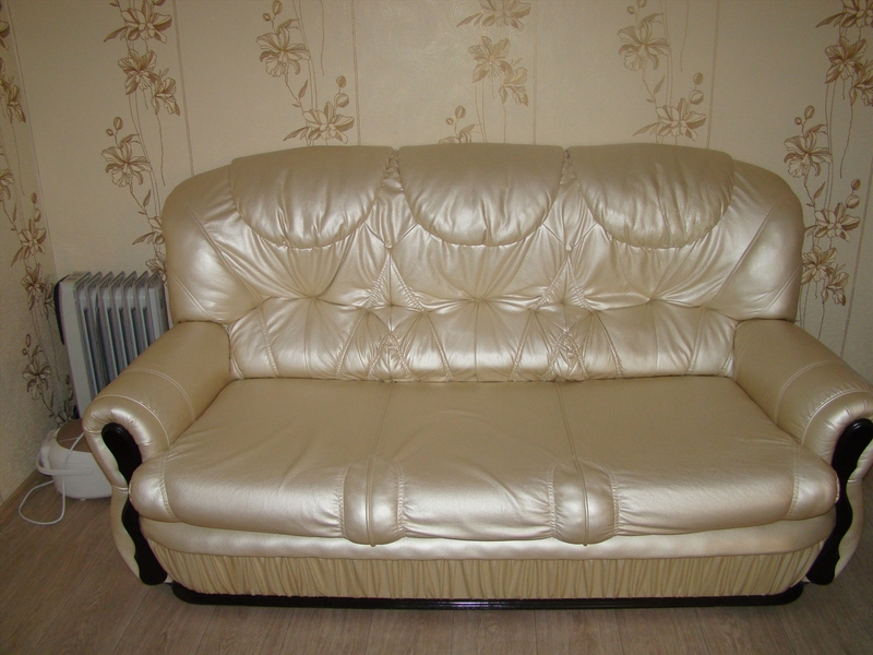 Продам мягкую мебель б\\у (диван и два кресла)под в абакане.
