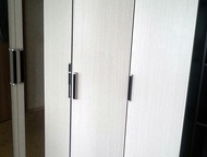 Челябинск: Продам угловой шкаф (спальня) в идеальном состоянии Продам замечательный комплект мебели в спальню, состоящий из углового и зеркального шкафа, а также